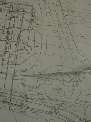 wersja z czasów projektu JRG (2001 rok)<br />5 - Projektowany g³ówny wyjazd (realizacja po wybudowaniu drogi KGo).<br />11a - ogrodzenie, docelowo brama wyjazdowa.